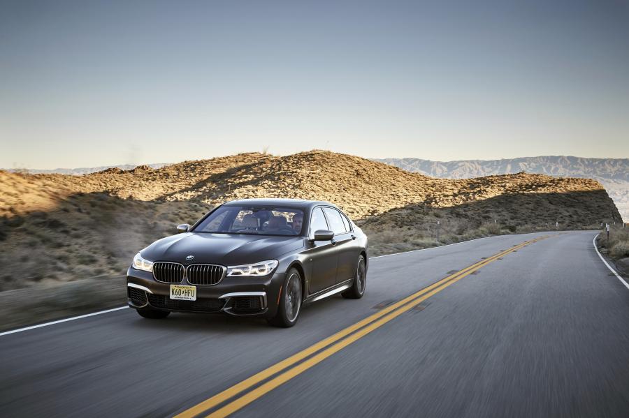  BMW M760i xDrive 2017 года  (NA) (фото 18 из 154)